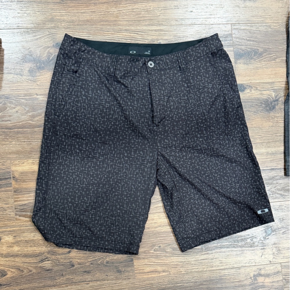 Oakley Men's Patterned Black Shorts/Chino